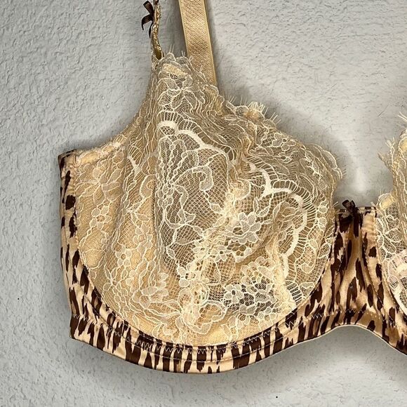 Victoria's Secret‎ Bra - Picture 5 of 7